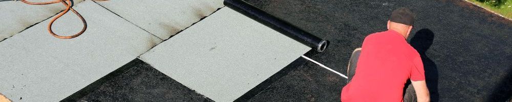 Nieuw bitumen leggen op bijgebouw in Zwolle